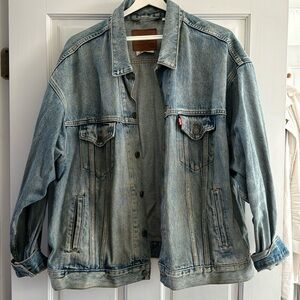 Levi’s Light Wash Jean Jacket XL